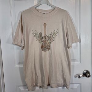 Lainey Wilson Womens MEDIUM Cream Winged Guitar Graphic Tee Shirt 100% Cotton